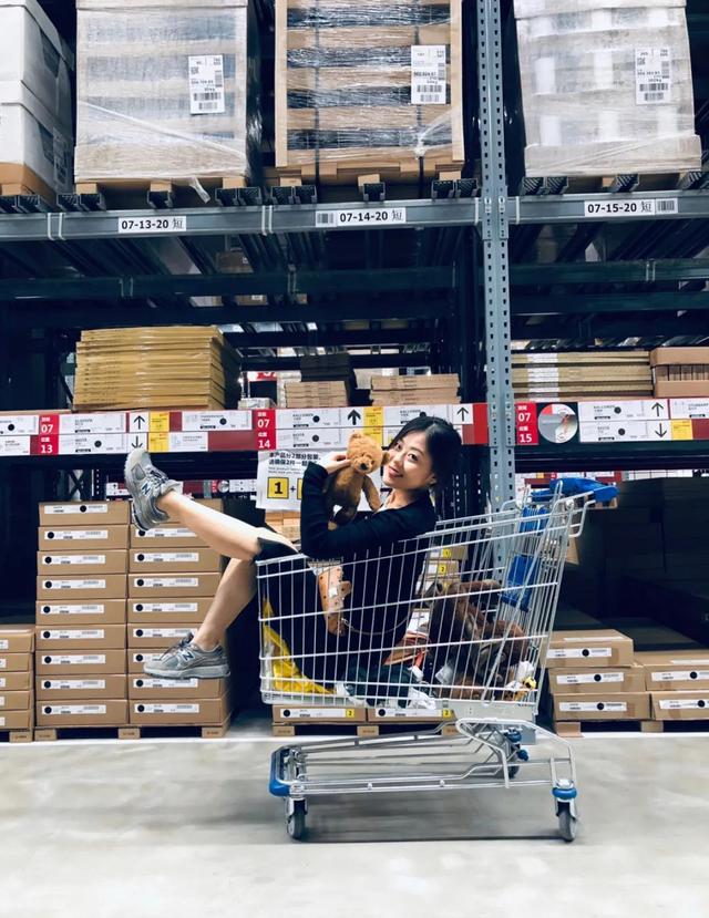 SNKR Girls送鞋丨翘臀还是长腿？球鞋女生们纷纷在夏天展示了自己的“隐藏级”