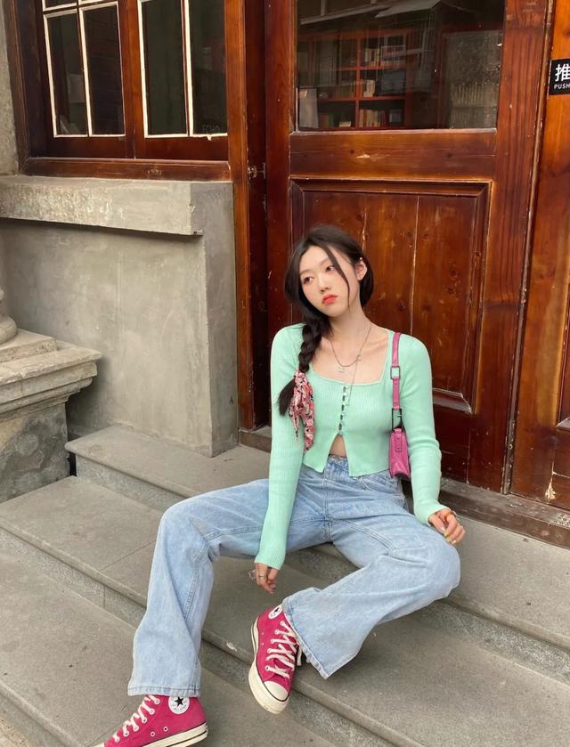 SNKR Girls送鞋丨翘臀还是长腿？球鞋女生们纷纷在夏天展示了自己的“隐藏级”
