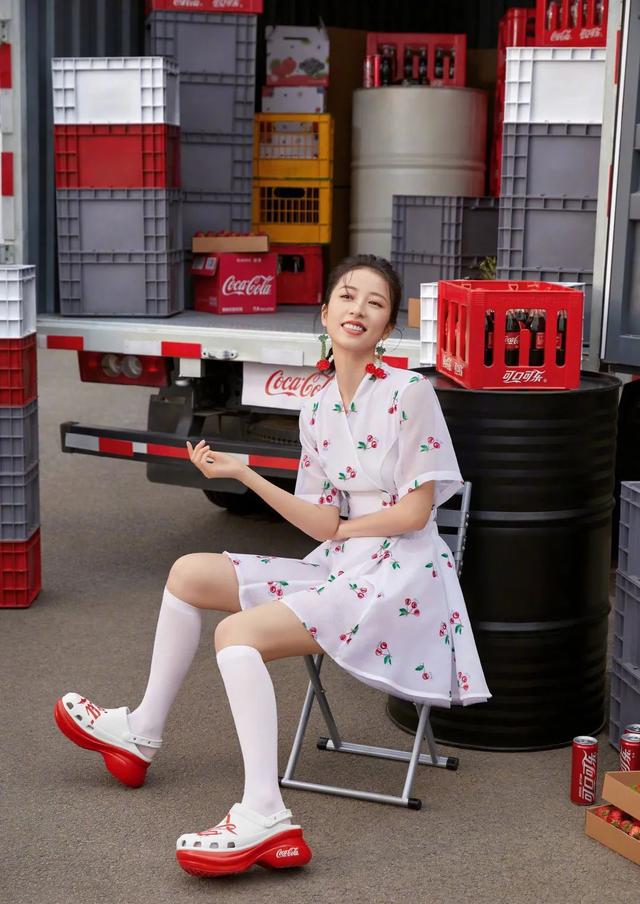 扪心自问：这季节洞洞鞋不香吗？ 七夕送女朋友什么礼物好最有意义