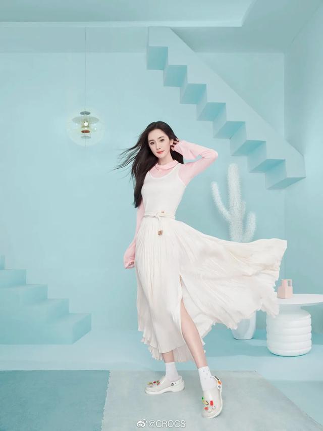扪心自问：这季节洞洞鞋不香吗？ 七夕送女朋友什么礼物好最有意义
