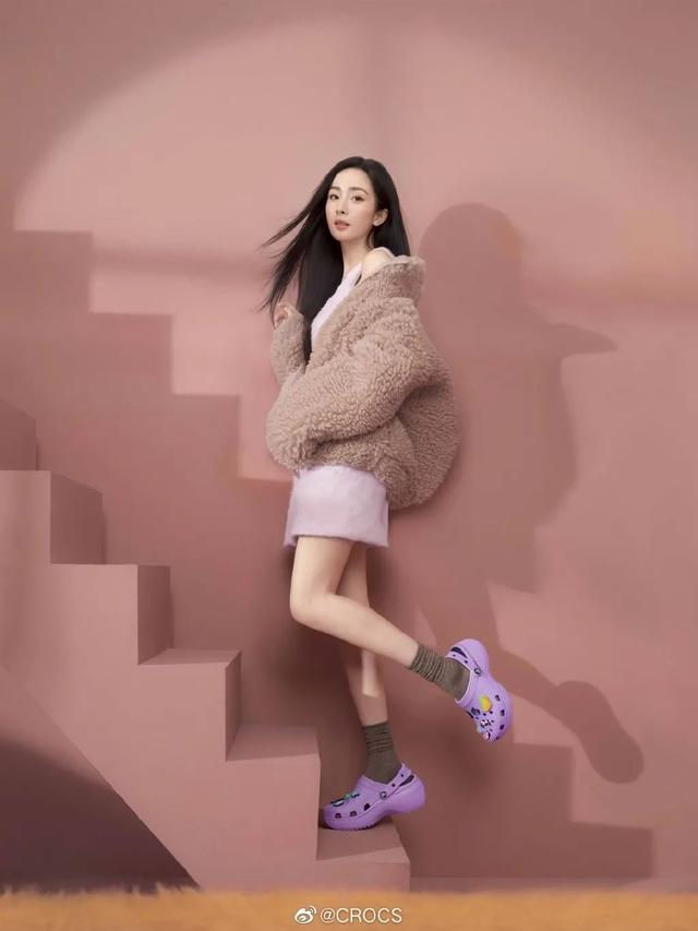扪心自问：这季节洞洞鞋不香吗？ 七夕送女朋友什么礼物好最有意义