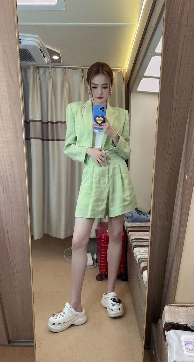 扪心自问：这季节洞洞鞋不香吗？ 七夕送女朋友什么礼物好最有意义