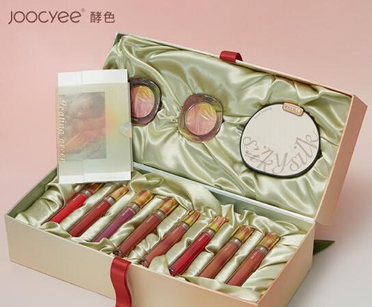 超全面送礼清单！女生告诉你送啥礼物更靠谱 送女朋友礼物排行榜