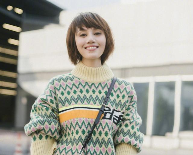 袁泉的女儿生活照，夏雨与好友热聊她耐心等候超甜