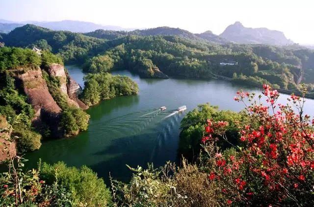冠豸山站在哪里，因为这条铁路我认识了这个