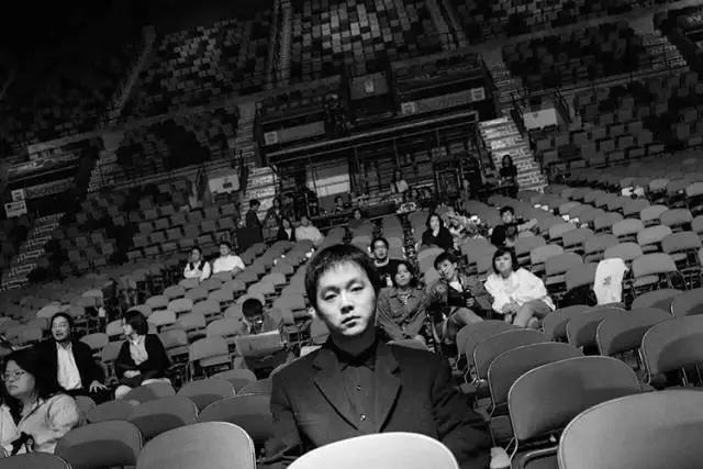 窦唯有过几次婚姻共生几个儿女，49岁窦唯和自己铁粉三婚俗掉了