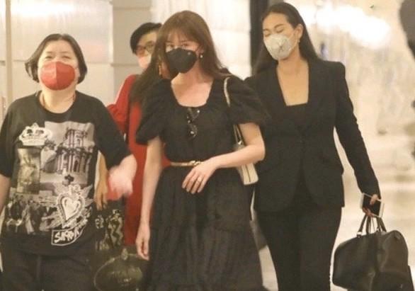 林志玲結婚後罕見露面，和友人出街被偶遇，穿長裙戴口罩難掩美麗 娛樂八卦吃瓜 第3张