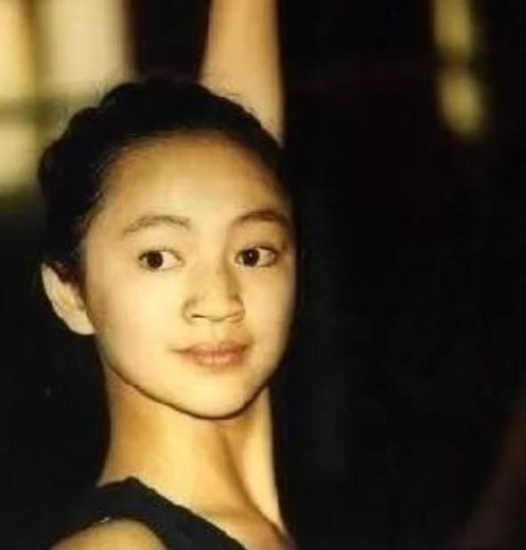 37歲嫁華誼副總裁，王菲給她當伴娘，48歲手握半個娛樂圈，憑什麼 娛樂八卦吃瓜 第5张