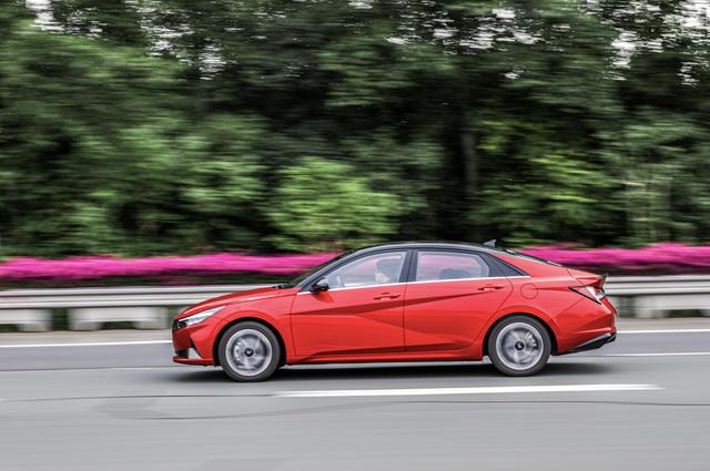 感受一场劲爆的性能秀+智能秀，看第七代伊兰特吸粉能力有多强