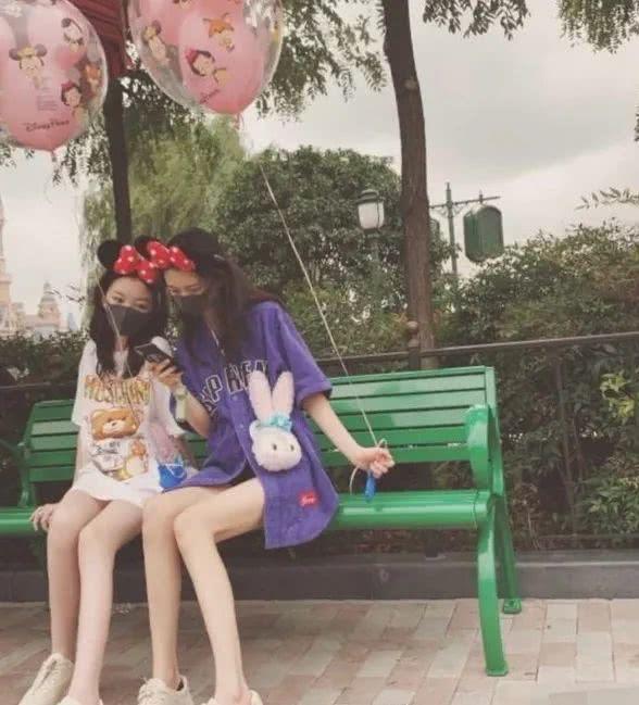 14歲李嫣曬近照，染大膽橘黃頭發配紅唇秀性感，這哪像14歲？ 娛樂八卦吃瓜 第5张