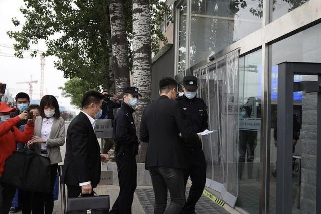 高雲翔出庭照曝光，穿西裝牛仔褲自信十足，不拍戲身材卻保持完美 娛樂八卦吃瓜 第3张