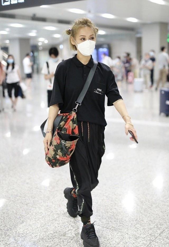 48歲寧靜參加活動，生圖未p暴露寧靜真實狀態，果然不服老不行 娛樂八卦吃瓜 第6张