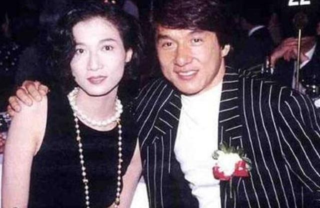 同樣是成龍的孩子，為啥房祖名坐擁220億財產，小龍女卻淪落街頭 娛樂八卦吃瓜 第10张