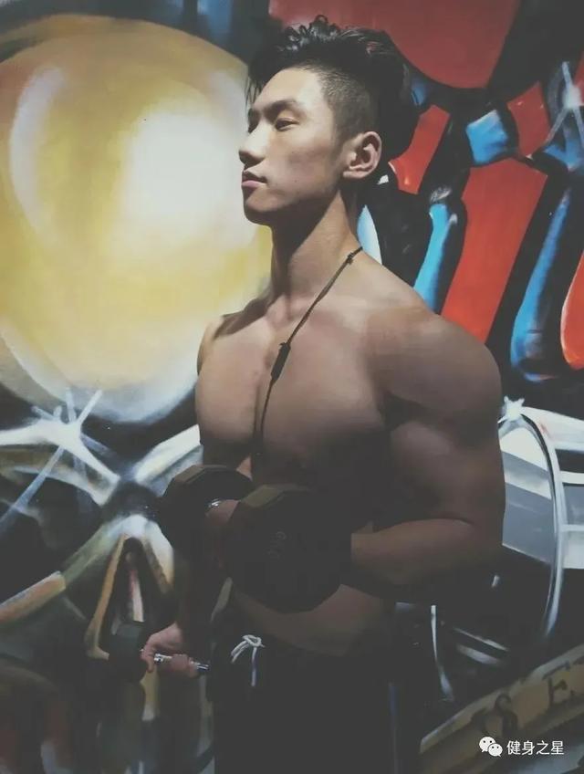 190斤肌肉男，身材媲美男模，網友：這身材我服了 健身減肥達人 第9张