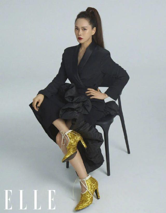 伊能靜、張萌大片曝光，性感穿搭大秀女人味，不愧是「作精姐妹」 娛樂八卦吃瓜 第2张