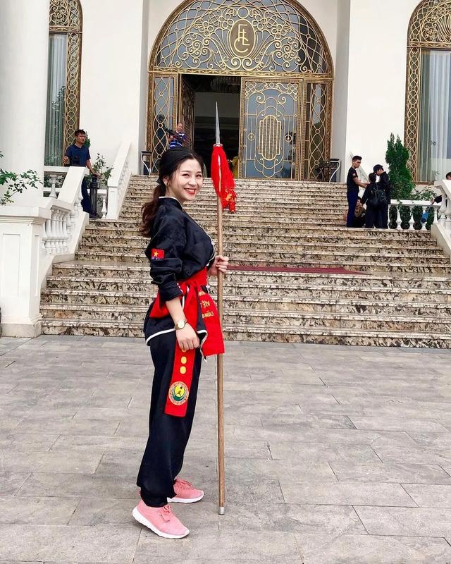 她被稱為「越南女版李小龍」，玩轉雙截棍，網友：身材真不錯 健身減肥達人 第15张