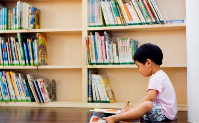 孩爸在家长群里“抢红包”，语数外老师手慢无，孩妈哭笑不得