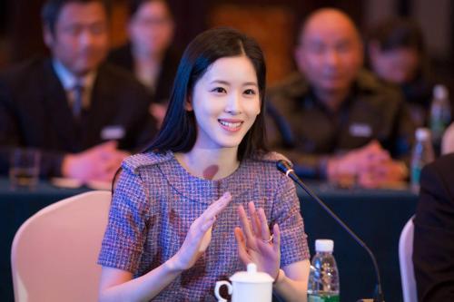 身價過百億，依舊靠邊站，畢業走向巔峰，做豪門貴婦不如投資自己 娛樂八卦吃瓜 第4张