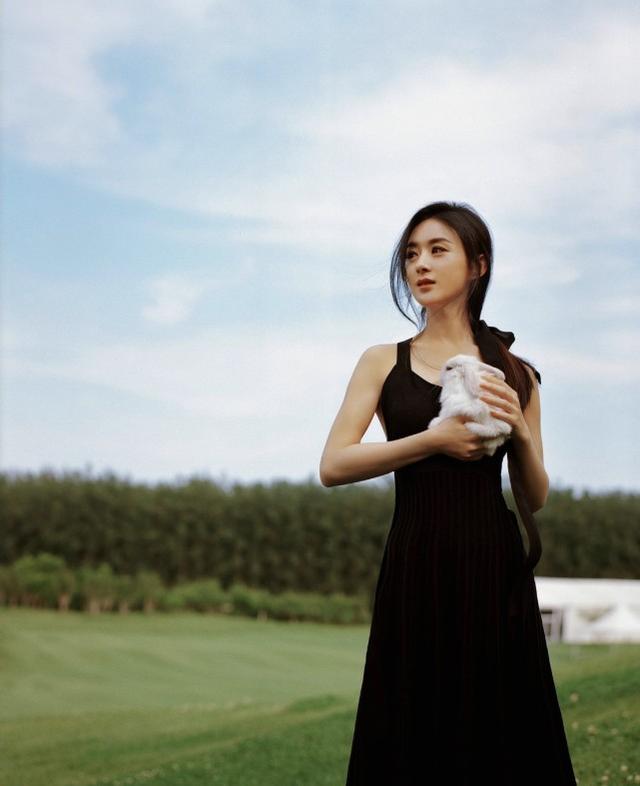 趙麗穎錄制綜藝美照曝光，穿著休閒卻很吸睛，化身時髦都市麗人 娛樂八卦吃瓜 第7张