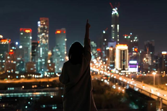 情人节送给女朋友什么礼物“都七夕了，暗恋我的人怎么那么沉得住气啊”
