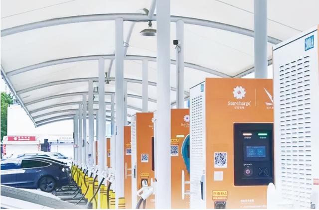 充电1小时排队4小时人在囧途？建议：电动车别跑高速逞能