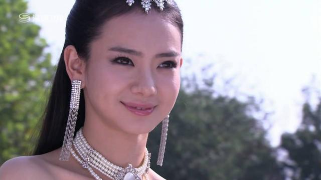 本是「鳳九」第一人選，只因試裝後造型太驚艷，這才成就迪麗熱巴 娛樂八卦吃瓜 第3张