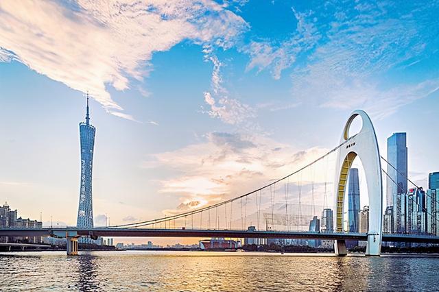 80年代深圳火车站，1991年深圳火车站建成