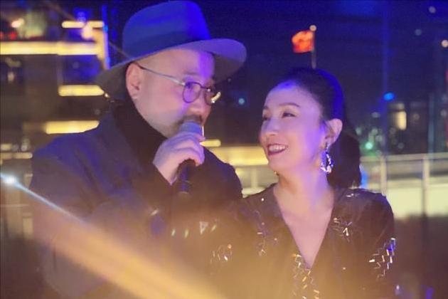 貌合神離？徐崢陶虹合體出遊被偶遇，18年婚姻後依舊沒放手 娛樂八卦吃瓜 第2张