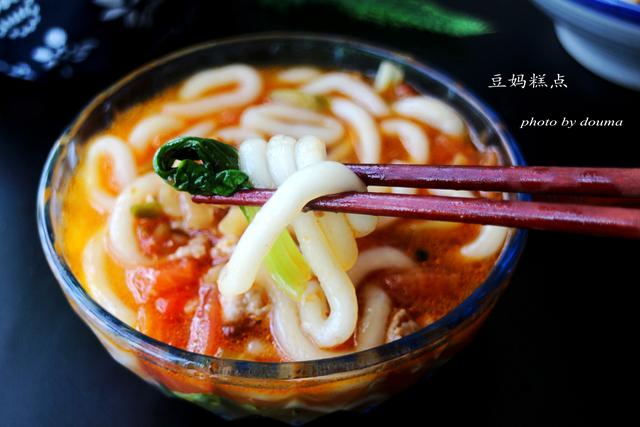 兒子要吃土豆粉，我煮時加了1個西紅柿，他刺溜吃了一大碗~ 熱愛美食 第14张