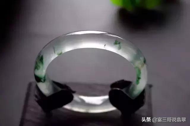 买翡翠什么品牌好,翡翠手镯品牌排行榜前十名