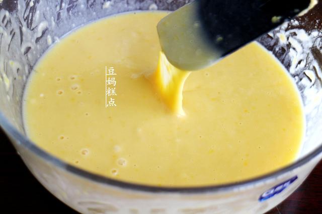 蒸或烤都可以，這蘋果蛋糕，不用打發，拌好麵糊就能做 熱愛美食 第9张
