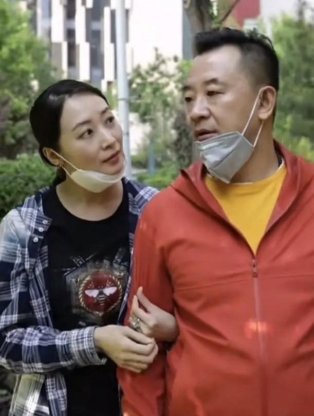 黃海波准備復出？和妻子曲珊珊合體露面開直播，網友：支持復出 娛樂八卦吃瓜 第7张