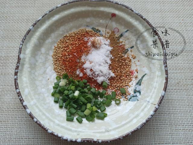 火腿腸不要直接吃，教你3種簡單做法，香辣又過癮，上桌就被掃光 熱愛美食 第2张