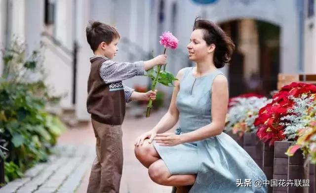 情人节送啥给女朋友情人节送花的100个理由，没有鲜花怎么证明你爱ta！！