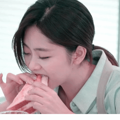 女生为什么喜欢抱抱？有女朋友之后才知道的4个小秘密！ 情人节送女朋友礼物