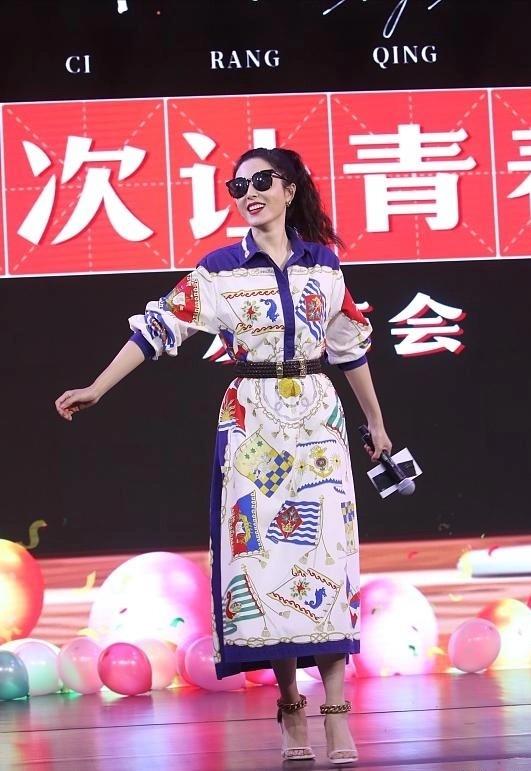 殷桃曾黎張歆藝同框出席活動，張歆藝剪短發二姐變二爺，殷桃胖了 娛樂八卦吃瓜 第6张