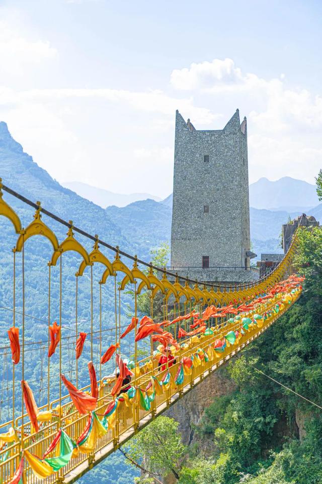 西羌九黄山景区九皇山登高赏秋诗意山水