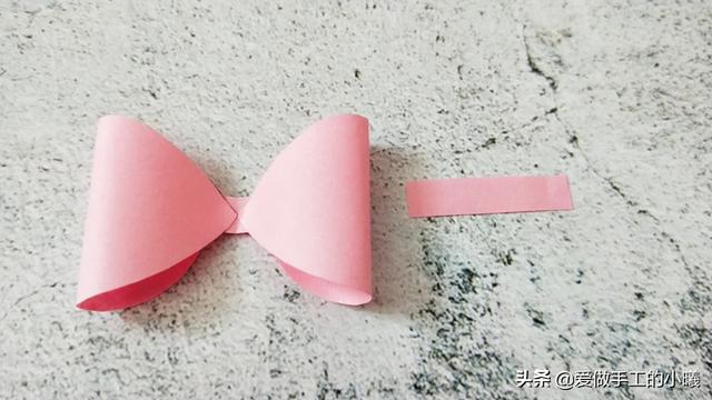 礼品盒上的蝴蝶结折法,圆形礼物盒蝴蝶结的系法图解