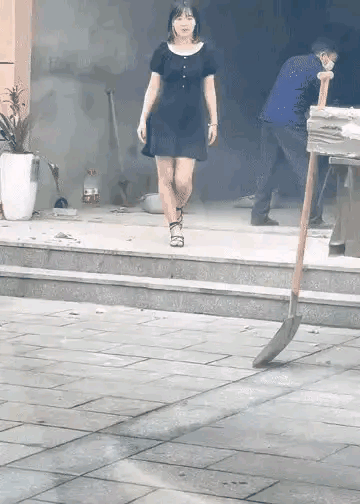 笑死我了，大叔狂刷100萬的禮物，終於跟網紅見了面，網友：不值 搞笑整蠱 第17张