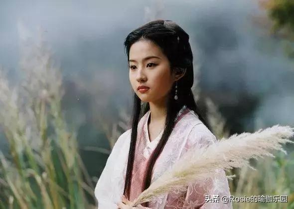 劉亦菲性感鎖骨、直角肩搶鏡，辦公做3步，終結烏龜脖解鎖好體態 健身減肥達人 第5张