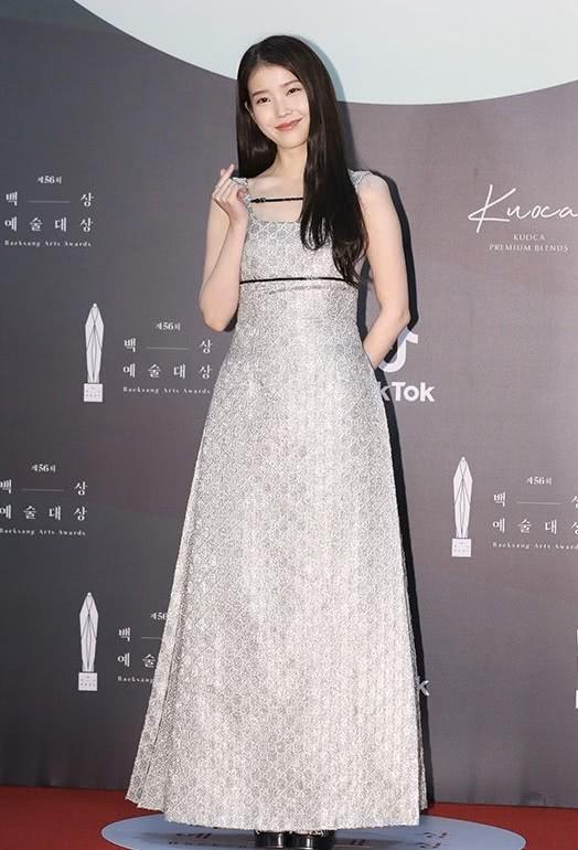 韓國頒獎禮進行時！玄彬孫藝珍IU金喜愛等巨星齊聚，真視覺盛宴 娛樂八卦吃瓜 第1张