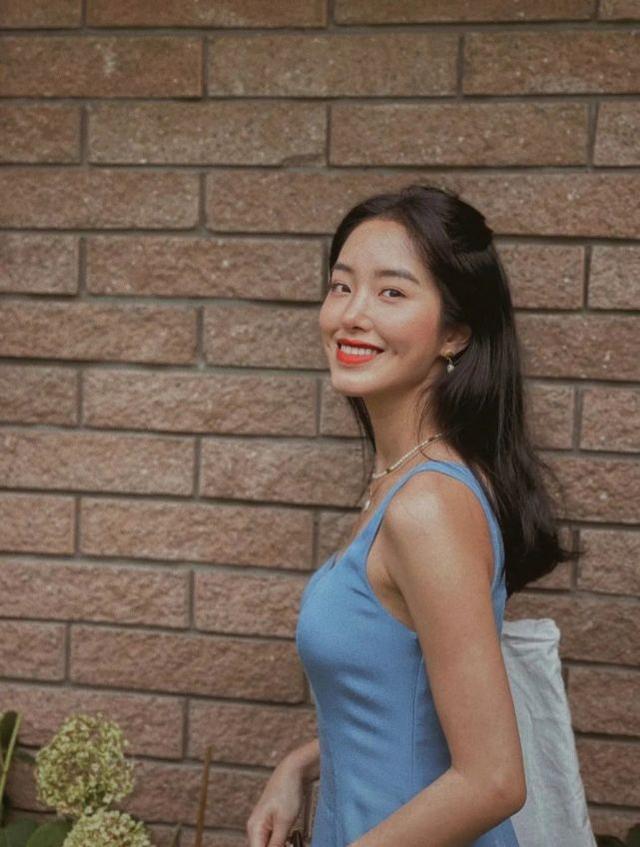楊采鈺不愧「文藝女神」！穿藍色連衣裙穿出法式高級感，時髦味濃 娛樂八卦吃瓜 第5张