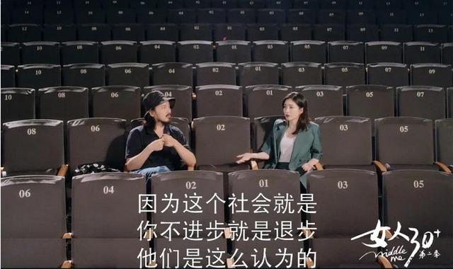江疏影的別墅豪華有院子，光腳在家看投屏電影，不排斥當全職太太 娛樂八卦吃瓜 第19张