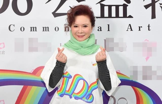 蔡明罕見出席活動，60歲了依舊滿臉膠原蛋白，好狀態打破住院傳聞 娛樂八卦吃瓜 第1张