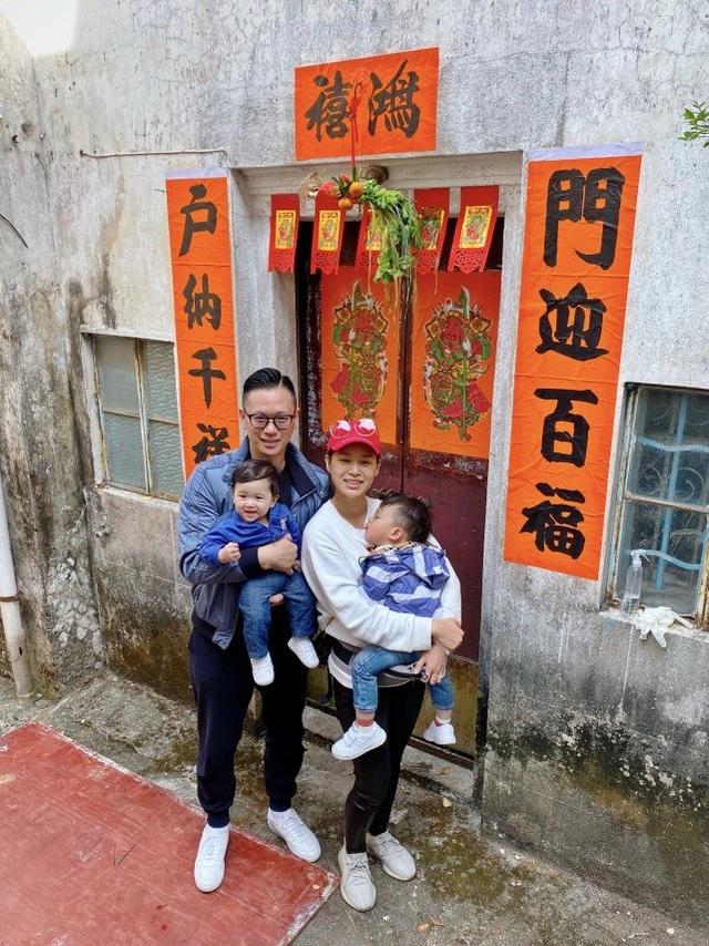 胡杏兒曬全家大合照，為小兒子慶1歲生日，網友：胡杏兒找到真愛 娛樂八卦吃瓜 第6张