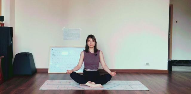 練瑜伽雙腿顫抖無力？5個動作，增強腿部、核心力量，緊致線條 健身減肥達人 第6张