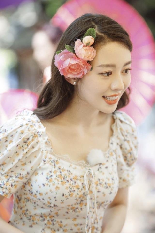 《妻子們的浪漫旅行》路透照，穿傳統服飾秀高顏值，蔡少芬太年輕 娛樂八卦吃瓜 第7张