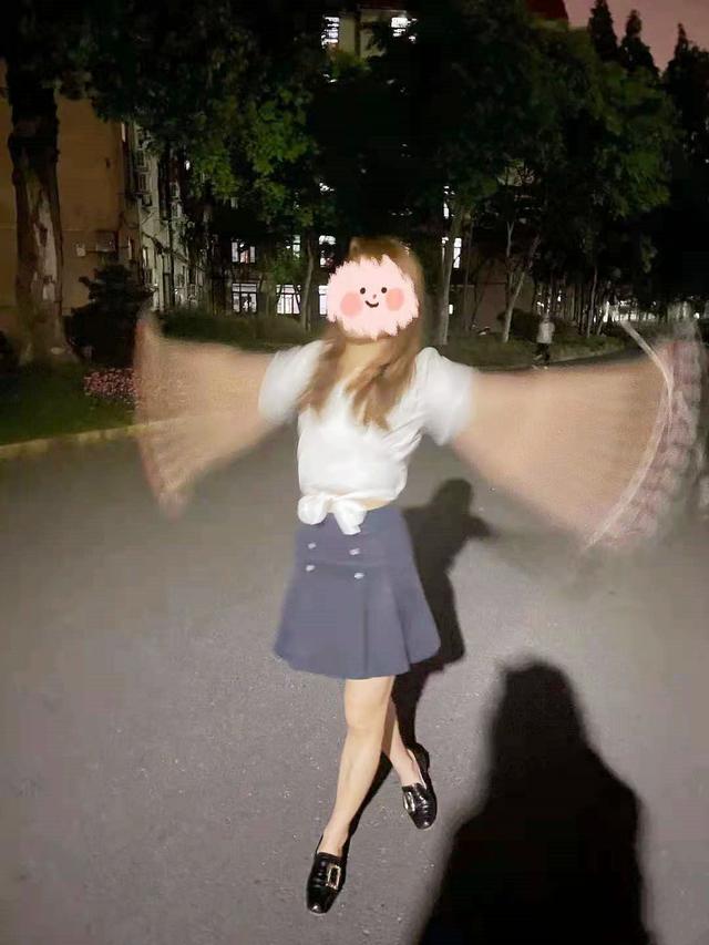 搞笑图片：520送女朋友一双水晶鞋以后，她忽然冷淡了许多 七夕送什么礼物给