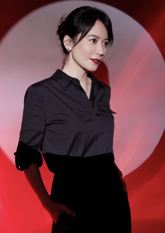 49歲俞飛鴻同框42歲劉濤，大7歲俞飛鴻狀態滿分，劉濤也不差 娛樂八卦吃瓜 第5张