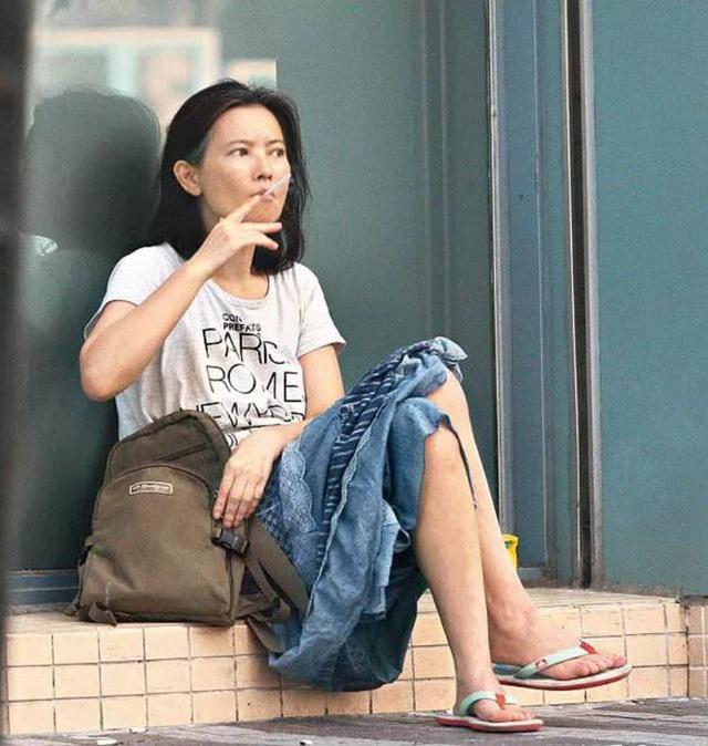 墓碑被污損墓地污跡斑斑，死後也不得安寧的藍潔瑛，堪稱大型悲劇 娛樂八卦吃瓜 第2张